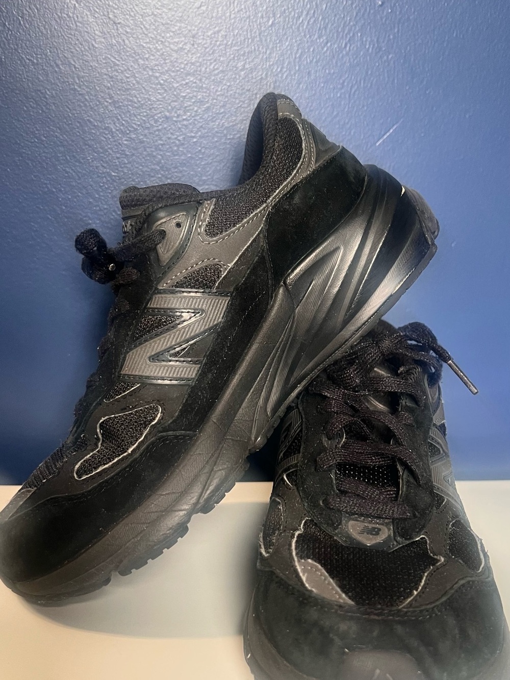 New Balance Men's Black Athletic Sneakers with Reflective Accents.